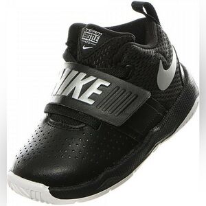 Nike Team Hustle D8 size 6